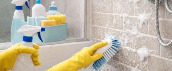 浴室最難清的地方？蓮蓬頭與排水孔快速去垢法